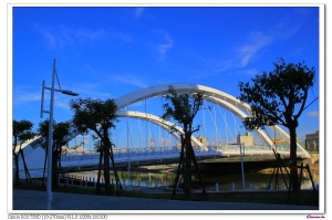 籃天白雲願景橋