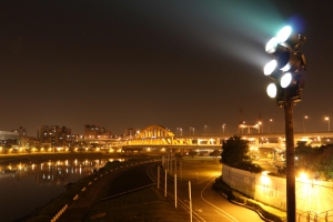 20130131 彩虹橋 河堤 手持夜拍