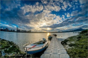 福安河濱．雲湧夕陽紅