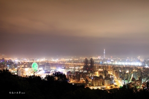 下完雨後 劍南山夜景